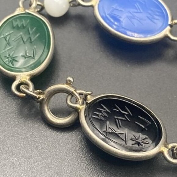 Vintage Egyptian Revival Multi Color Glass Scarab Bracelet Gold Tone 1940s-50s - Picture 3 of 10